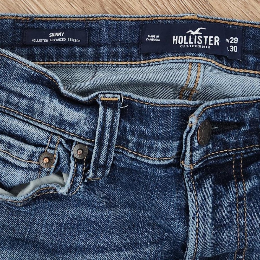 HOLLISTER DARK WASH SKINNY JEANS 29W X 30L